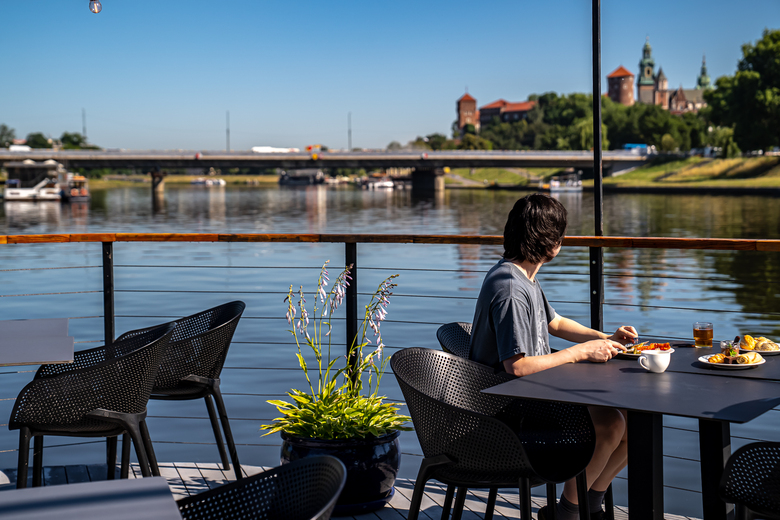 New Port Hotel