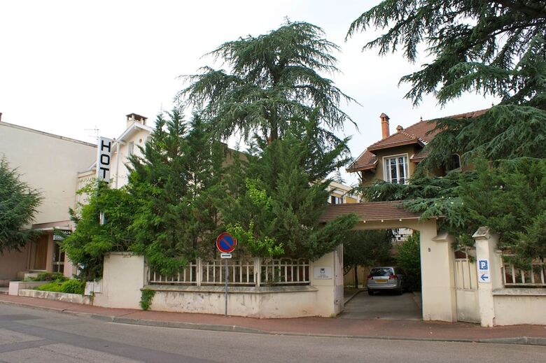 Hotel H�tel Le Lyon Bron