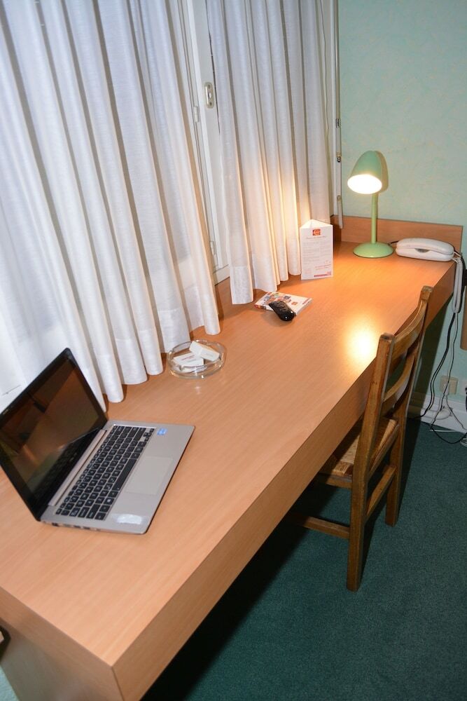 Hotel H�tel Le Lyon Bron