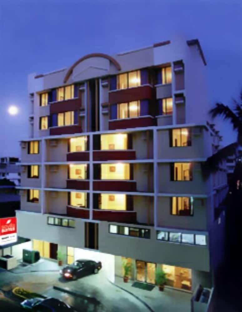 Aparthotel Sevilla Suites