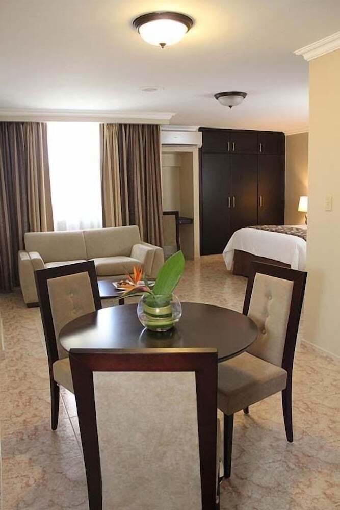 Aparthotel Sevilla Suites