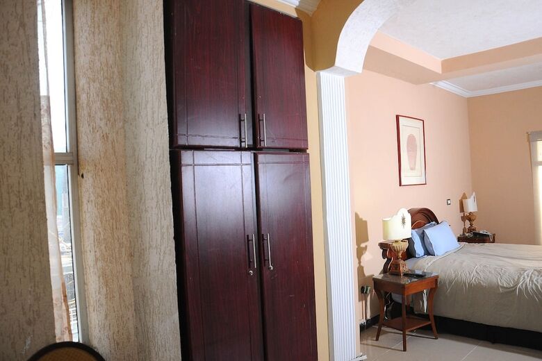 Holly Wood Hotel