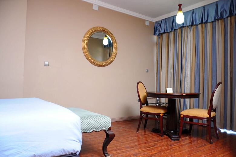 Holly Wood Hotel