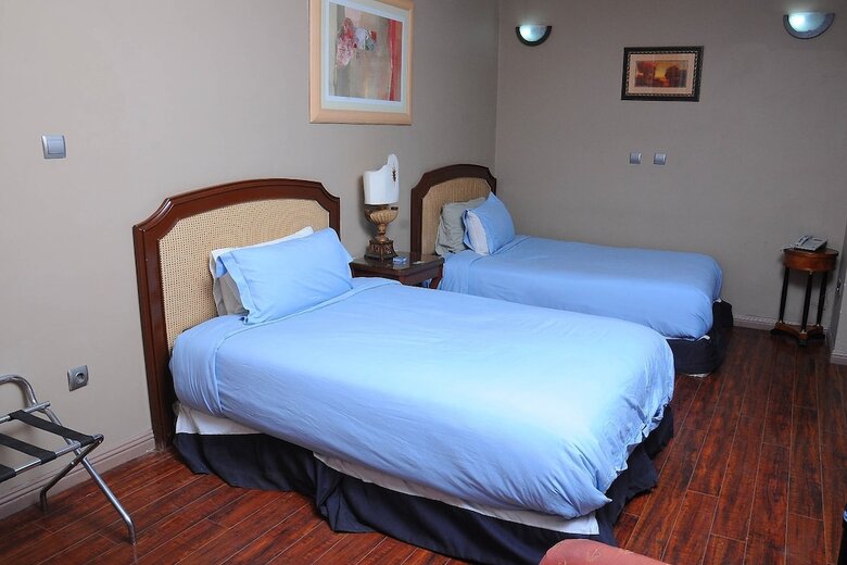 Holly Wood Hotel