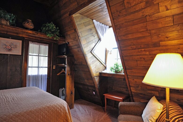 Bear Creek Motel And Cabins