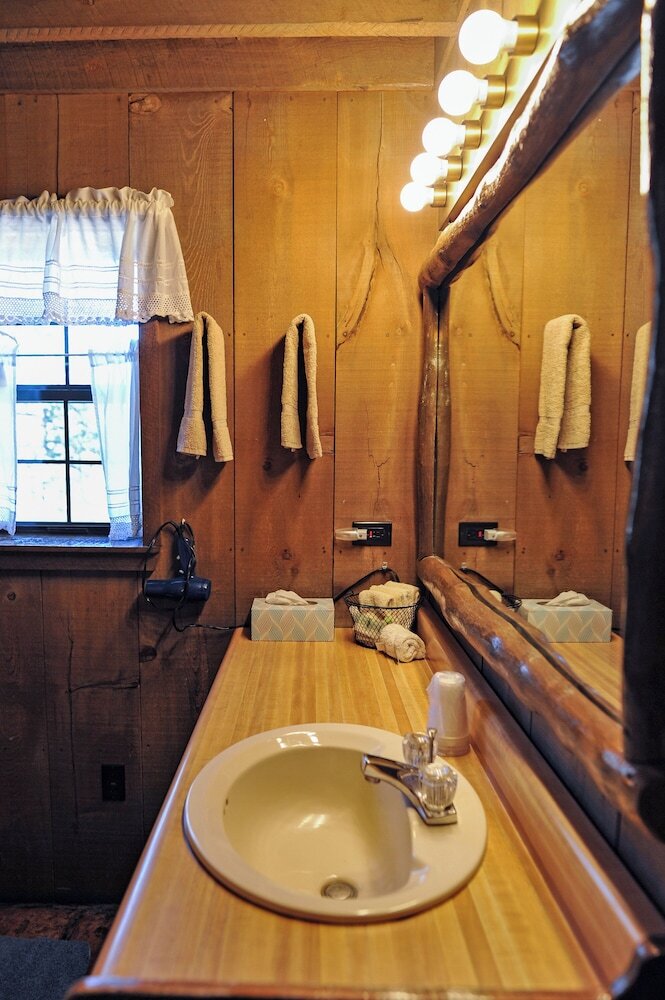 Bear Creek Motel And Cabins