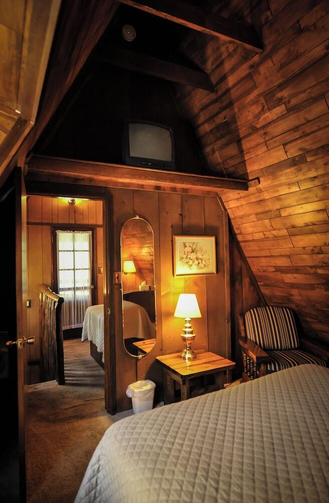 Bear Creek Motel And Cabins