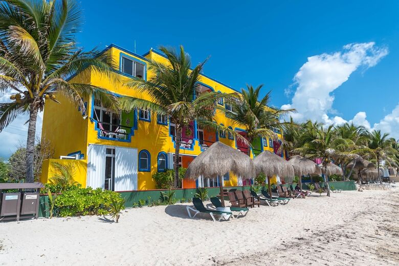 Del Sol Beachfront Hotel And Condos