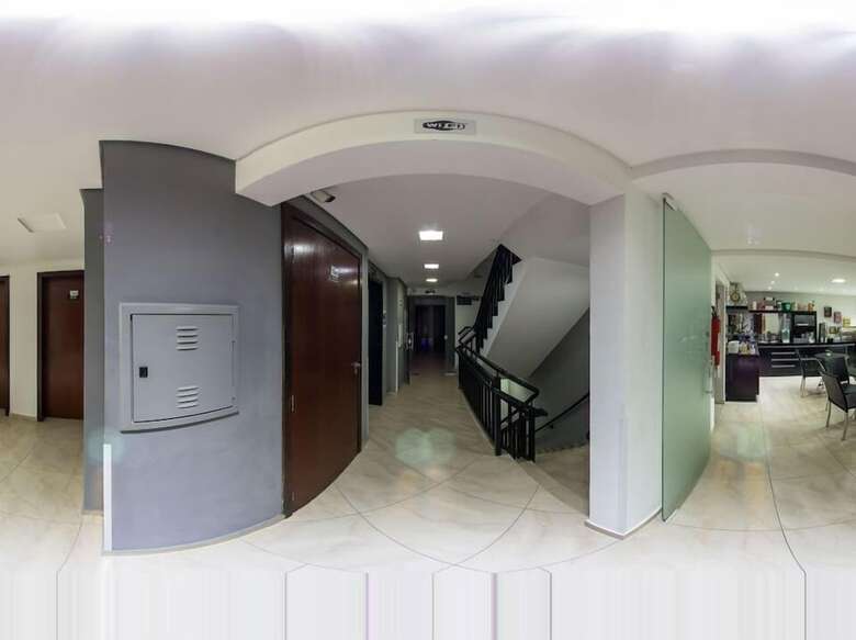 Hollyster Hotel