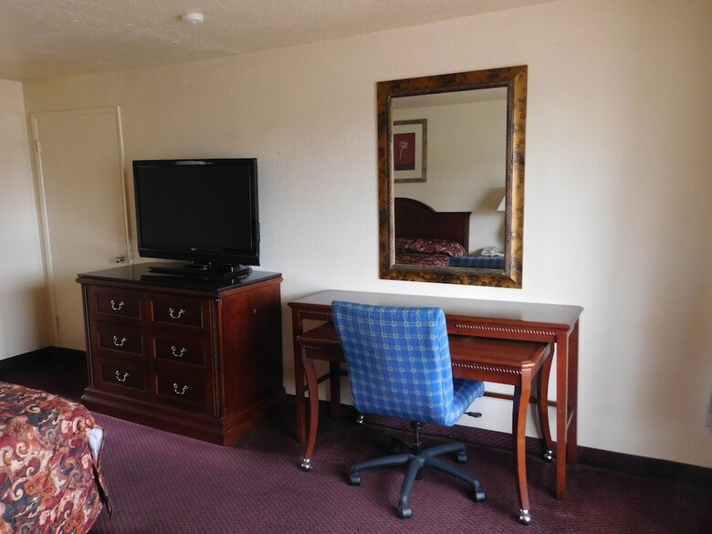 Auburn Motel
