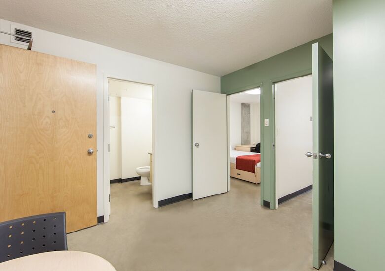 Hotel Macewan University Residence