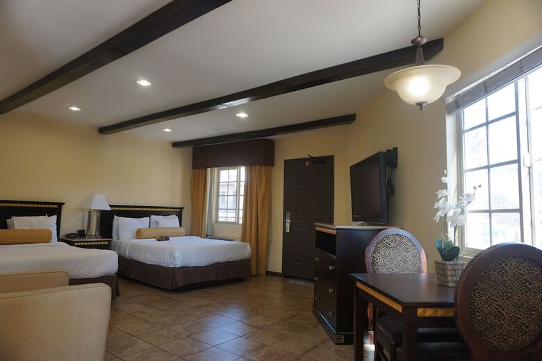 Hotel Tuscan Garden Inn