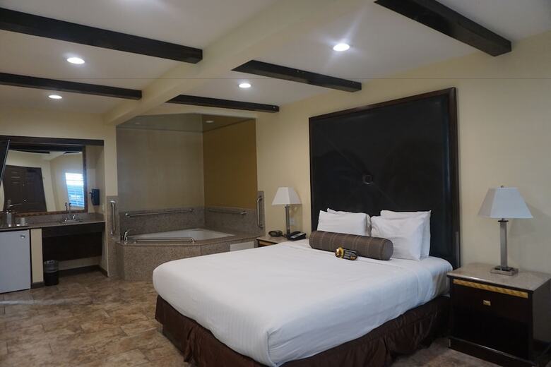 Hotel Tuscan Garden Inn