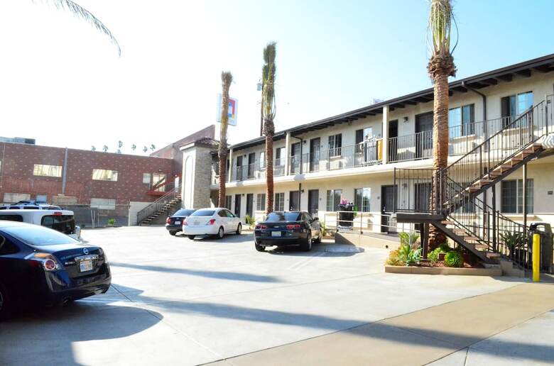 Hotel Tuscan Garden Inn