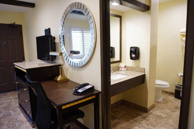 Hotel Tuscan Garden Inn