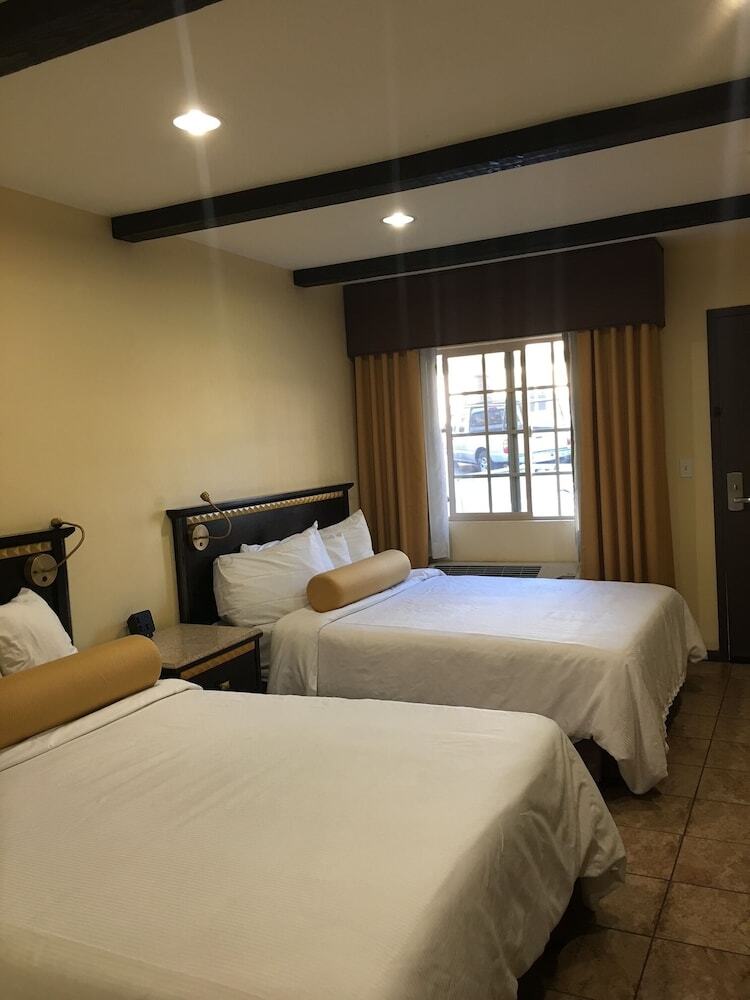 Hotel Tuscan Garden Inn