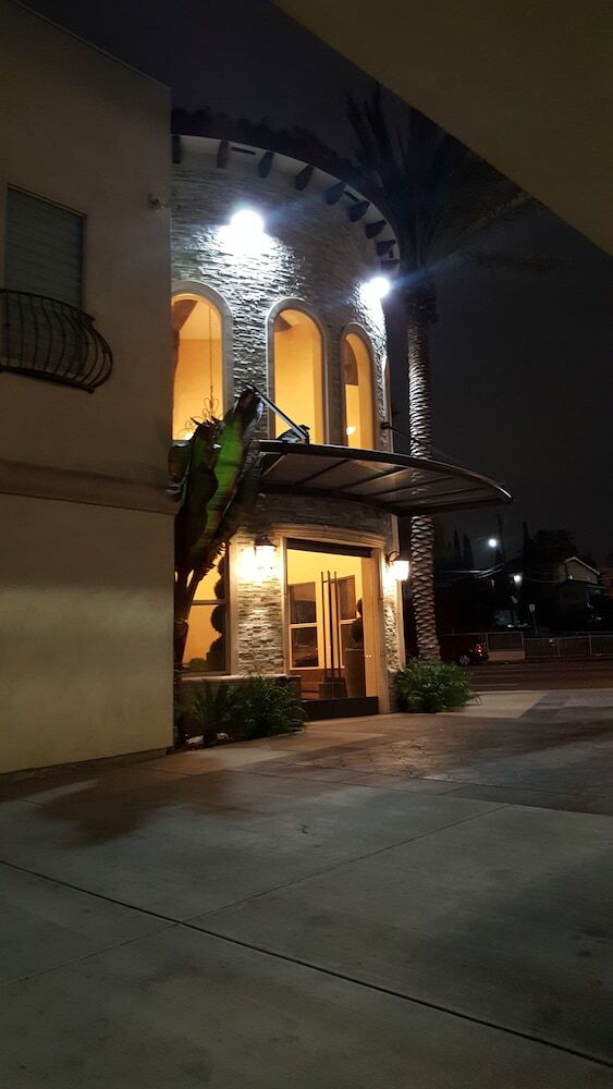 Hotel Tuscan Garden Inn