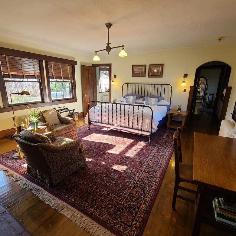 Bed & Breakfast Four Mounds Inn