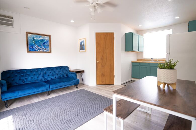 Hotel Bluebird Bay Resort