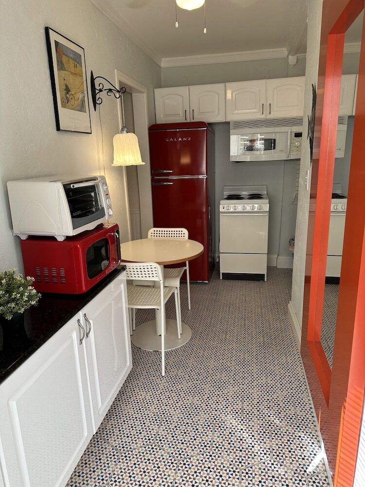 Manhattan Tower Apartment Hotel