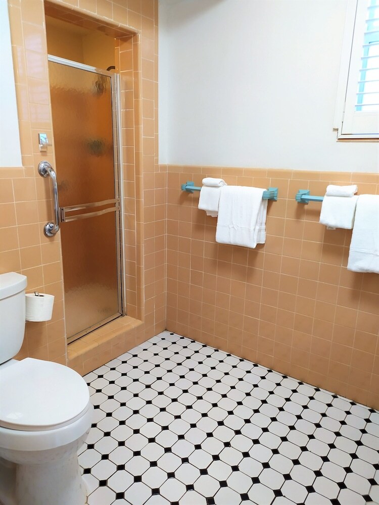 Manhattan Tower Apartment Hotel