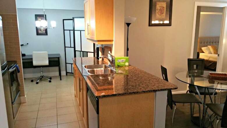 Hotel Pelicanstay In Downtown Toronto