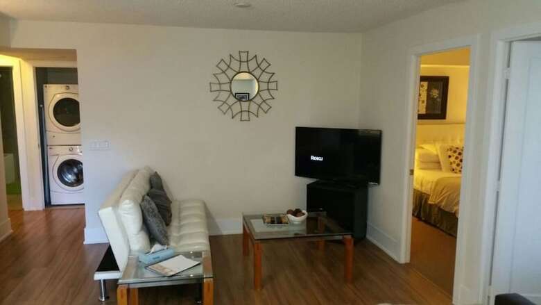 Hotel Pelicanstay In Downtown Toronto