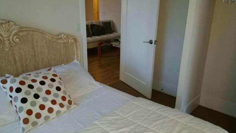 Hotel Pelicanstay In Downtown Toronto