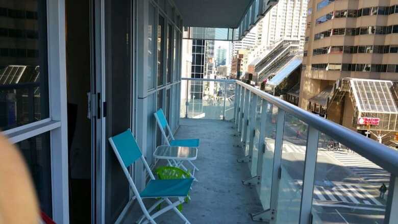 Hotel Pelicanstay In Downtown Toronto
