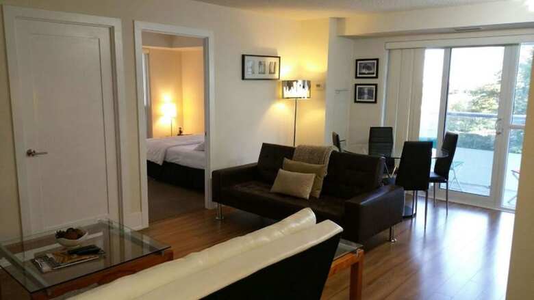 Hotel Pelicanstay In Downtown Toronto