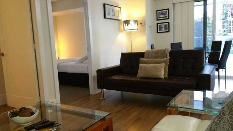 Hotel Pelicanstay In Downtown Toronto