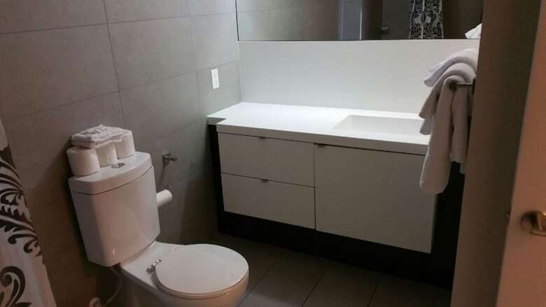 Hotel Pelicanstay In Downtown Toronto