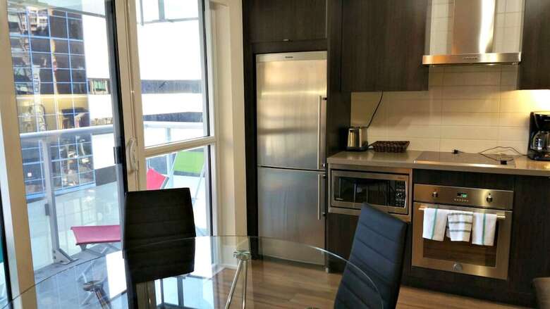 Hotel Pelicanstay In Downtown Toronto