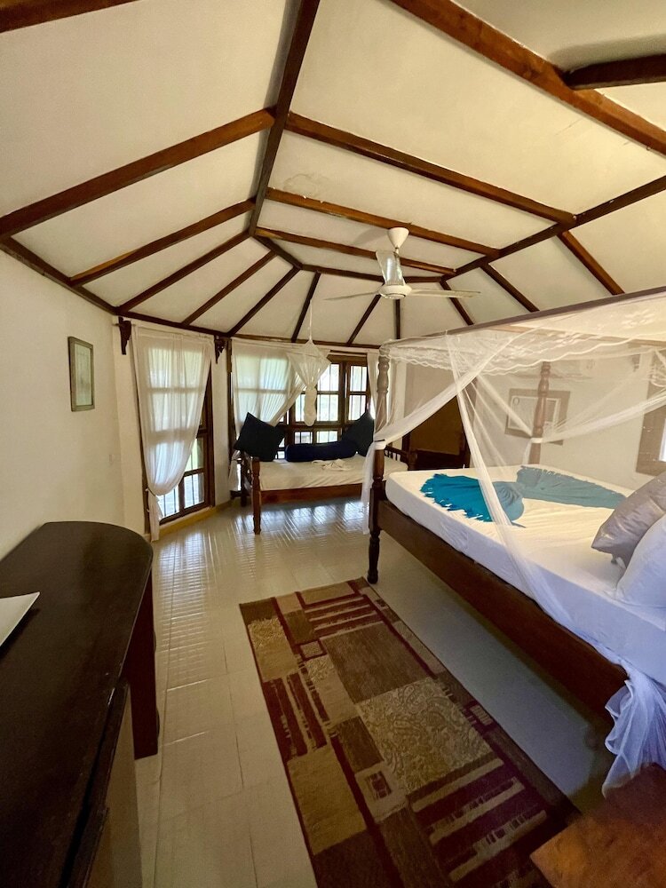 Hotel Mambo Beach Villas