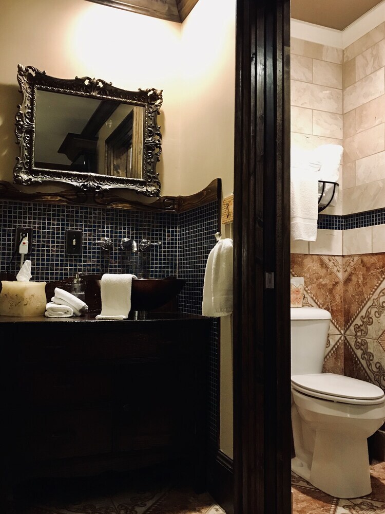 Symphony Hotel & Restaurant