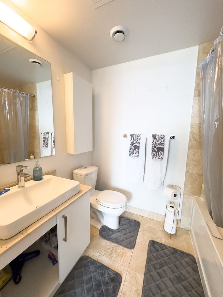 Hotel Luxury 2 Bedroom Lakeview