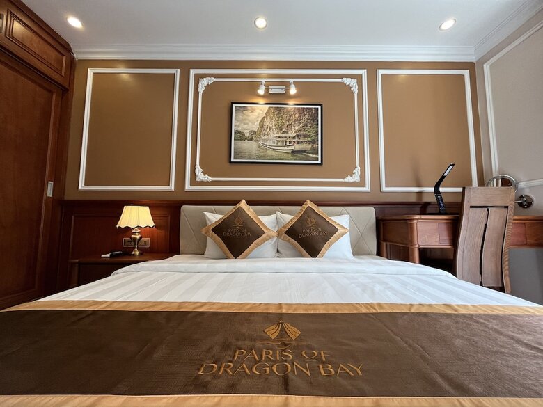 Paris Of Dragonbay Hotel