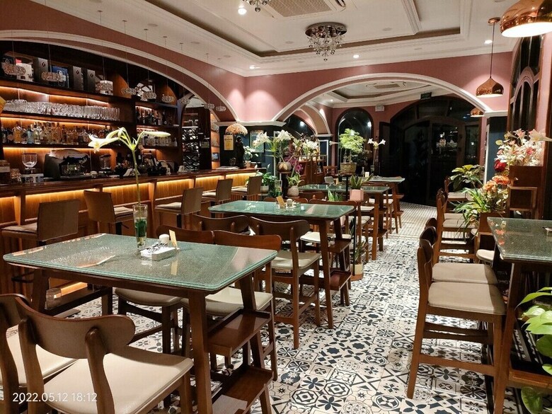Paris Of Dragonbay Hotel
