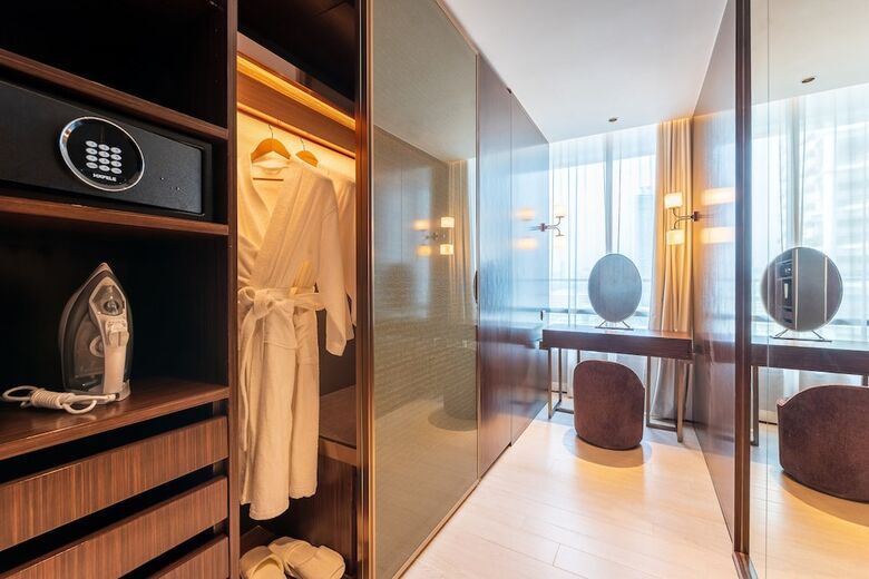 Silq Hotel And Residence