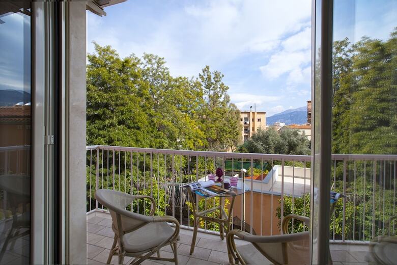 Estate4home- L'onda Viola