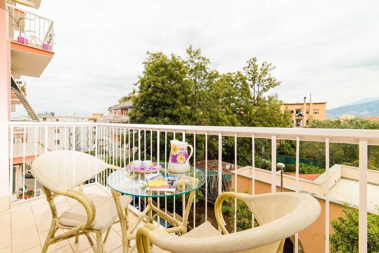Estate4home- L'onda Viola