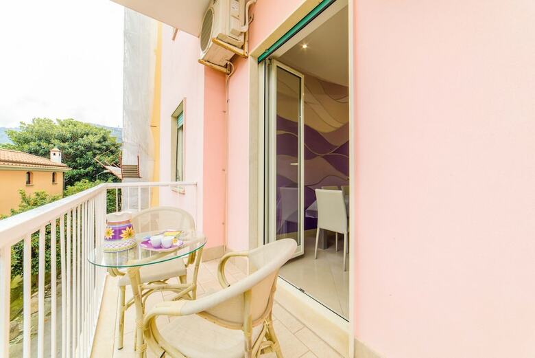 Estate4home- L'onda Viola
