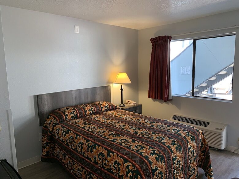 Hotel E-z 8 Motel Old Town