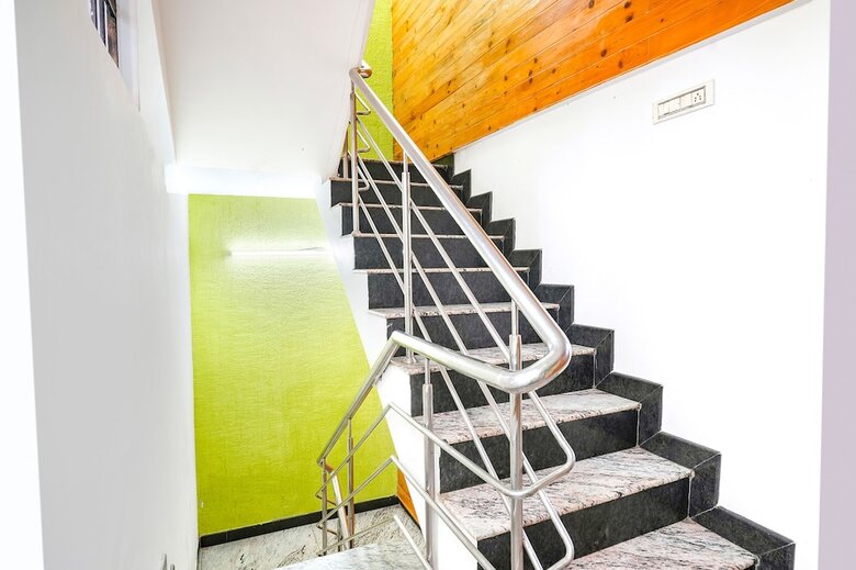 Hotel Fabexpress Raj Supreme Residency