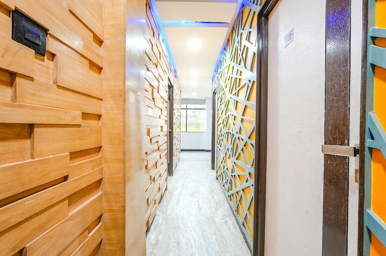 Hotel Fabexpress Raj Supreme Residency
