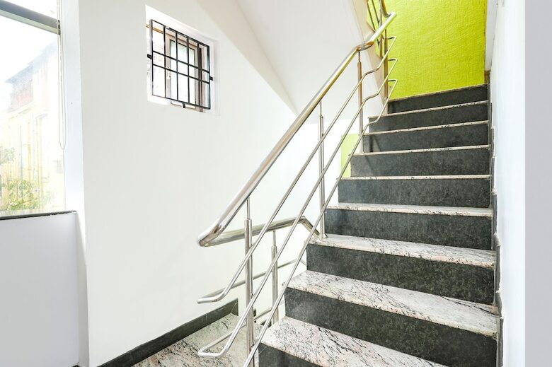Hotel Fabexpress Raj Supreme Residency