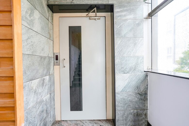 Hotel Fabexpress Raj Supreme Residency
