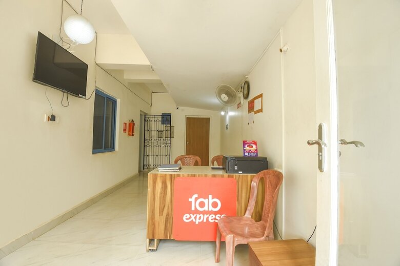 Hotel Fabexpress Joey's Place