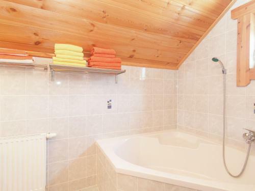 Spacios Chalet With Sauna, Balcony, Ski Storage, Garden