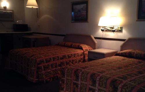 Twin Pine Motel